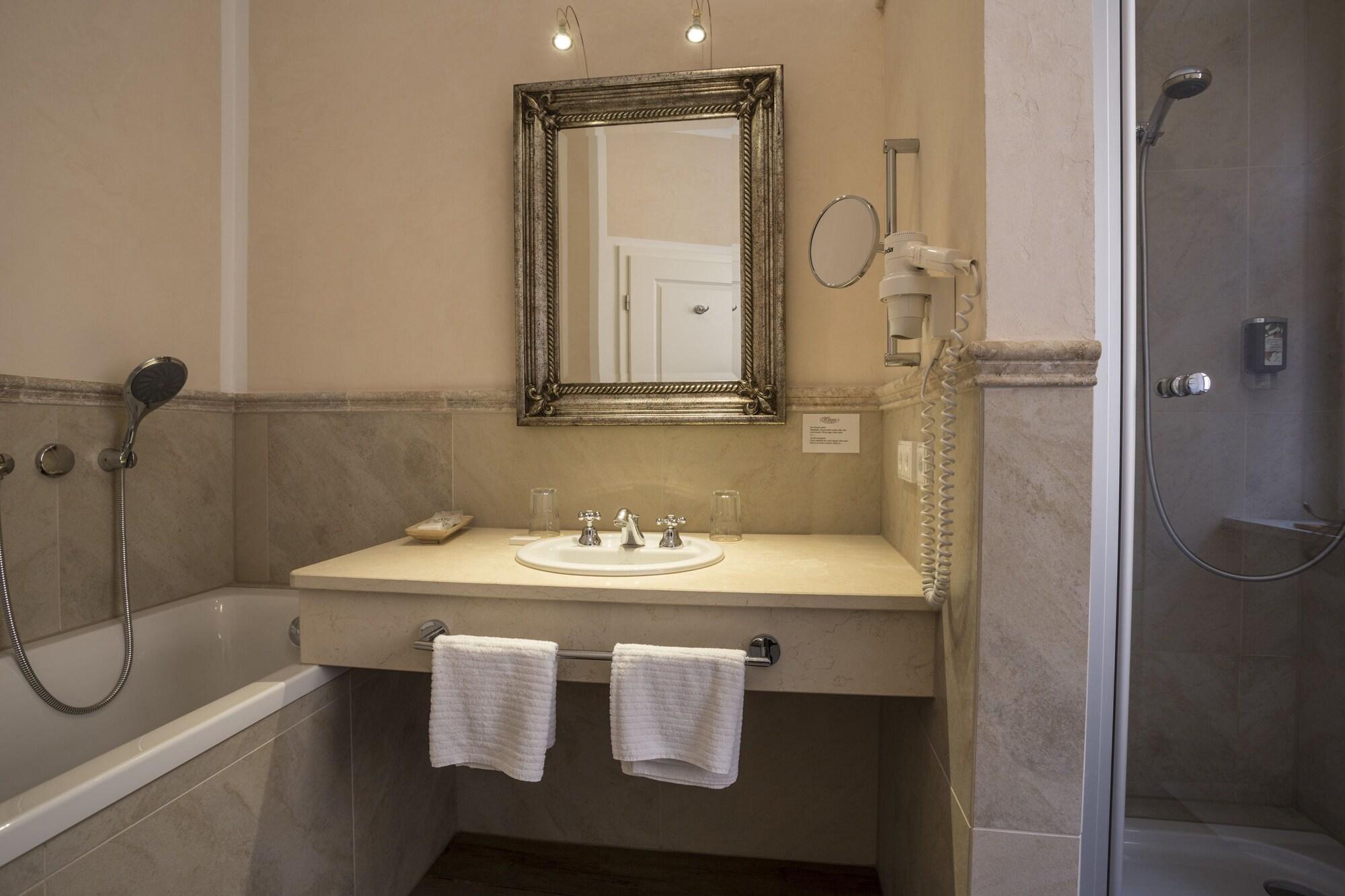 Meiser Altstadt Hotel ディンケルスビュール エクステリア 写真