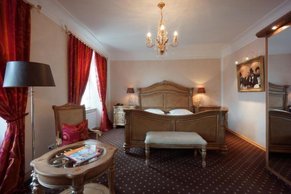 Meiser Altstadt Hotel ディンケルスビュール エクステリア 写真