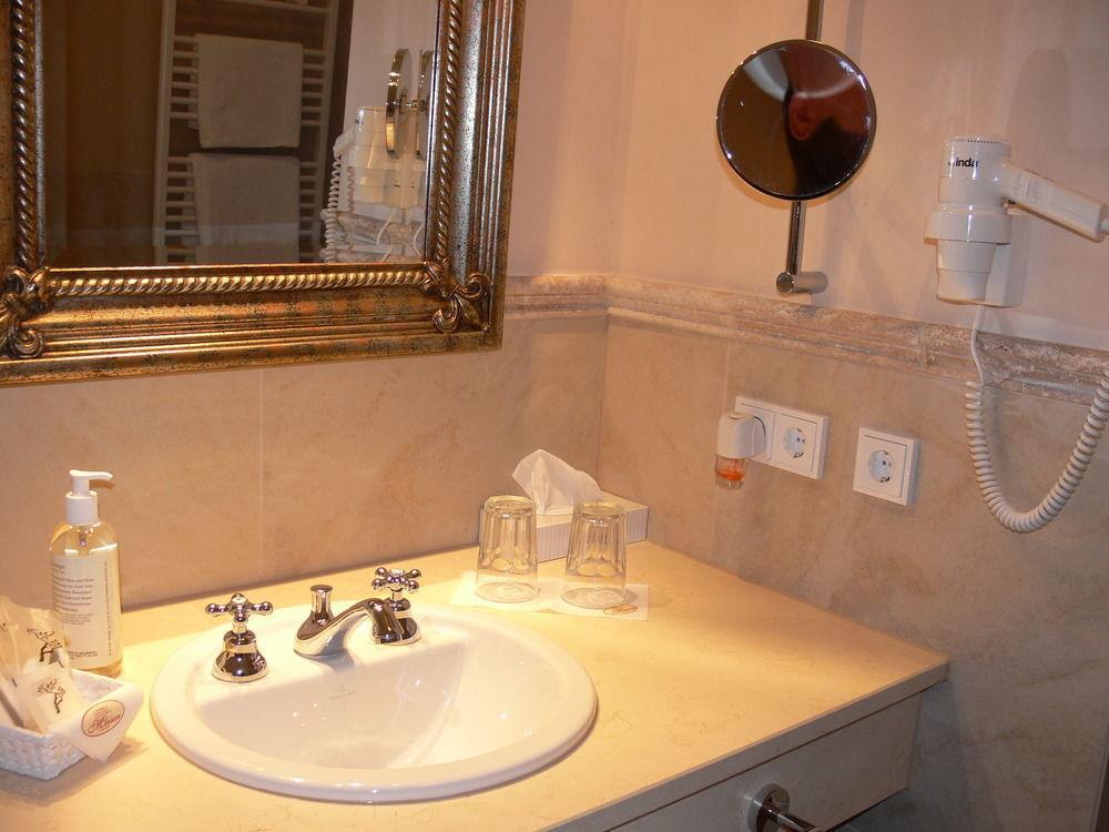 Meiser Altstadt Hotel ディンケルスビュール エクステリア 写真