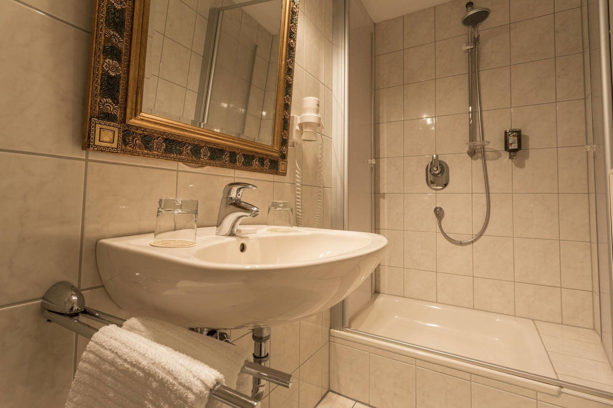 Meiser Altstadt Hotel ディンケルスビュール エクステリア 写真