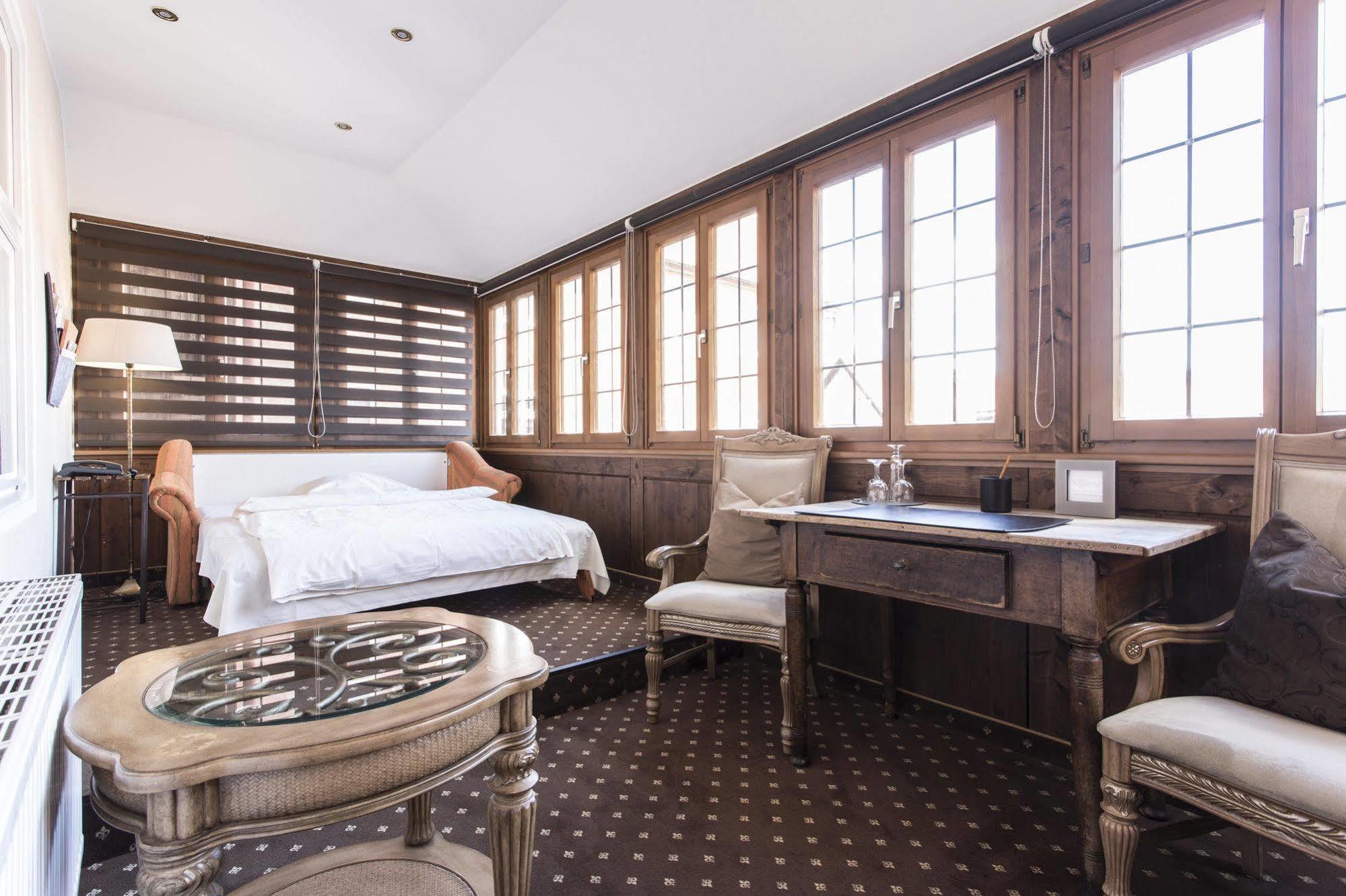 Meiser Altstadt Hotel ディンケルスビュール エクステリア 写真
