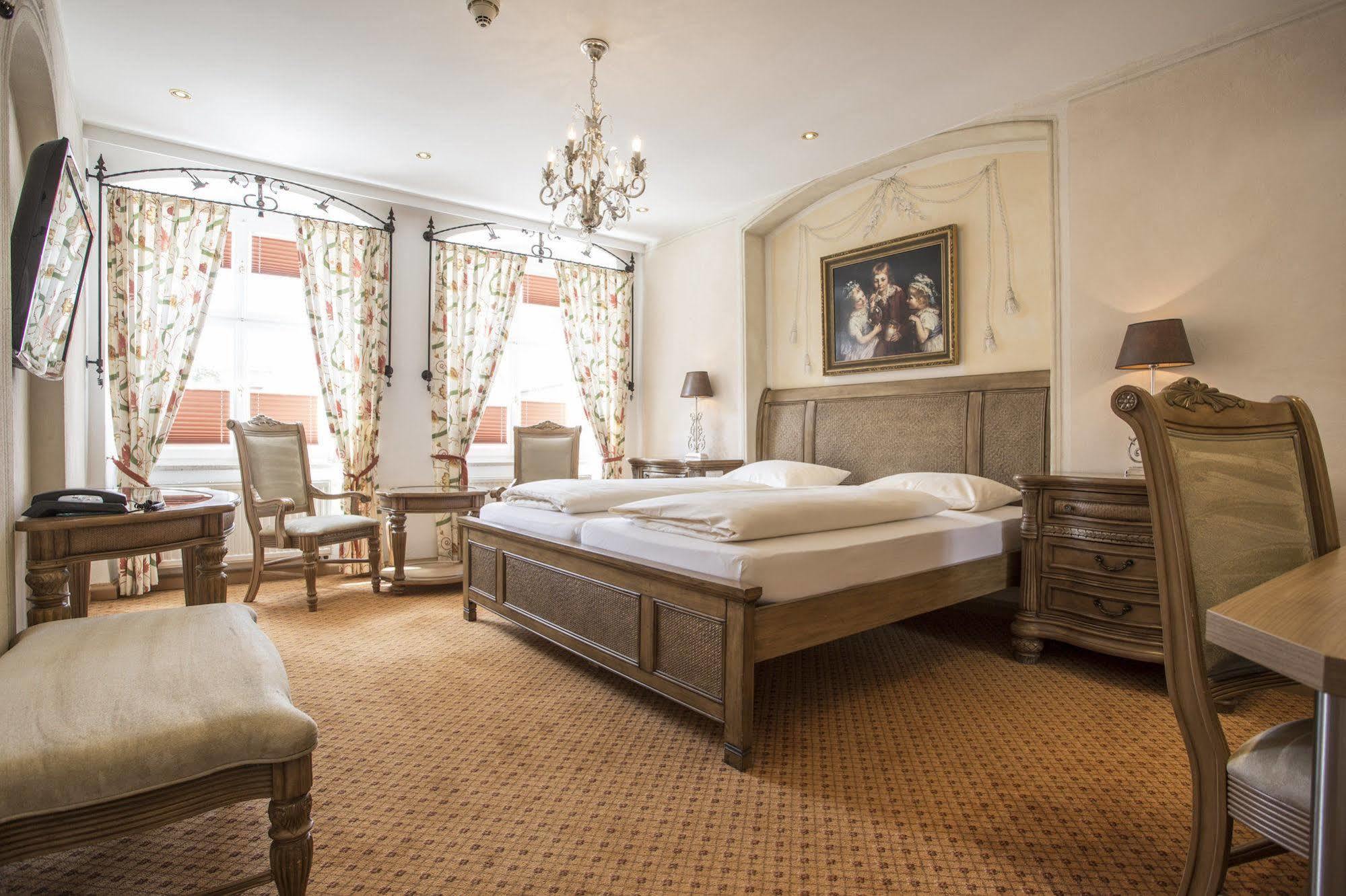 Meiser Altstadt Hotel ディンケルスビュール エクステリア 写真