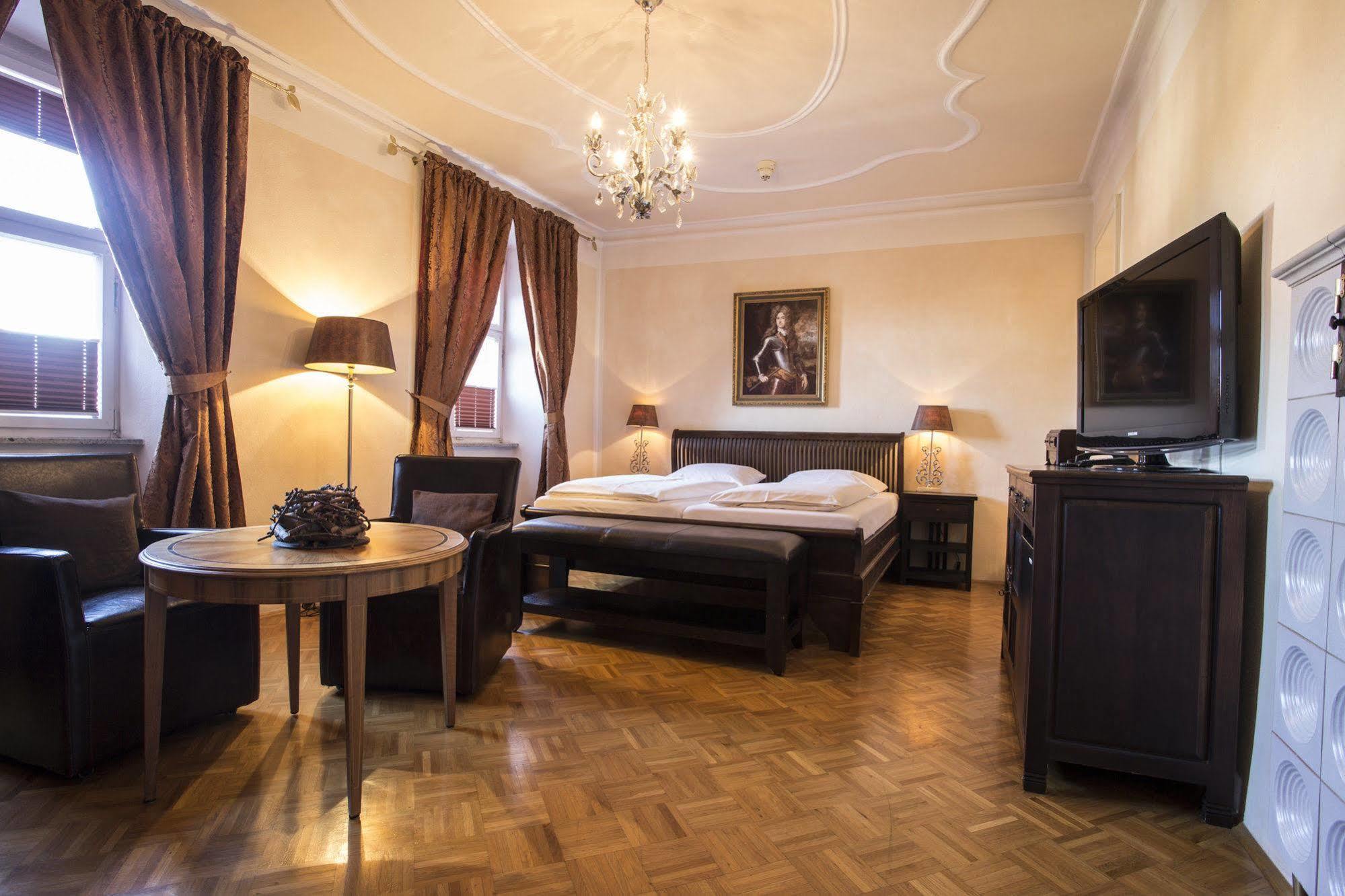 Meiser Altstadt Hotel ディンケルスビュール エクステリア 写真