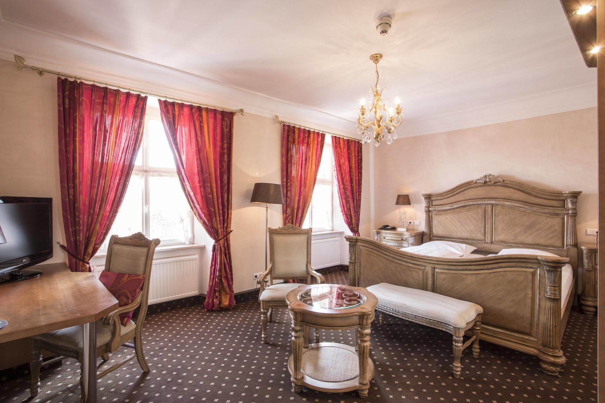 Meiser Altstadt Hotel ディンケルスビュール エクステリア 写真